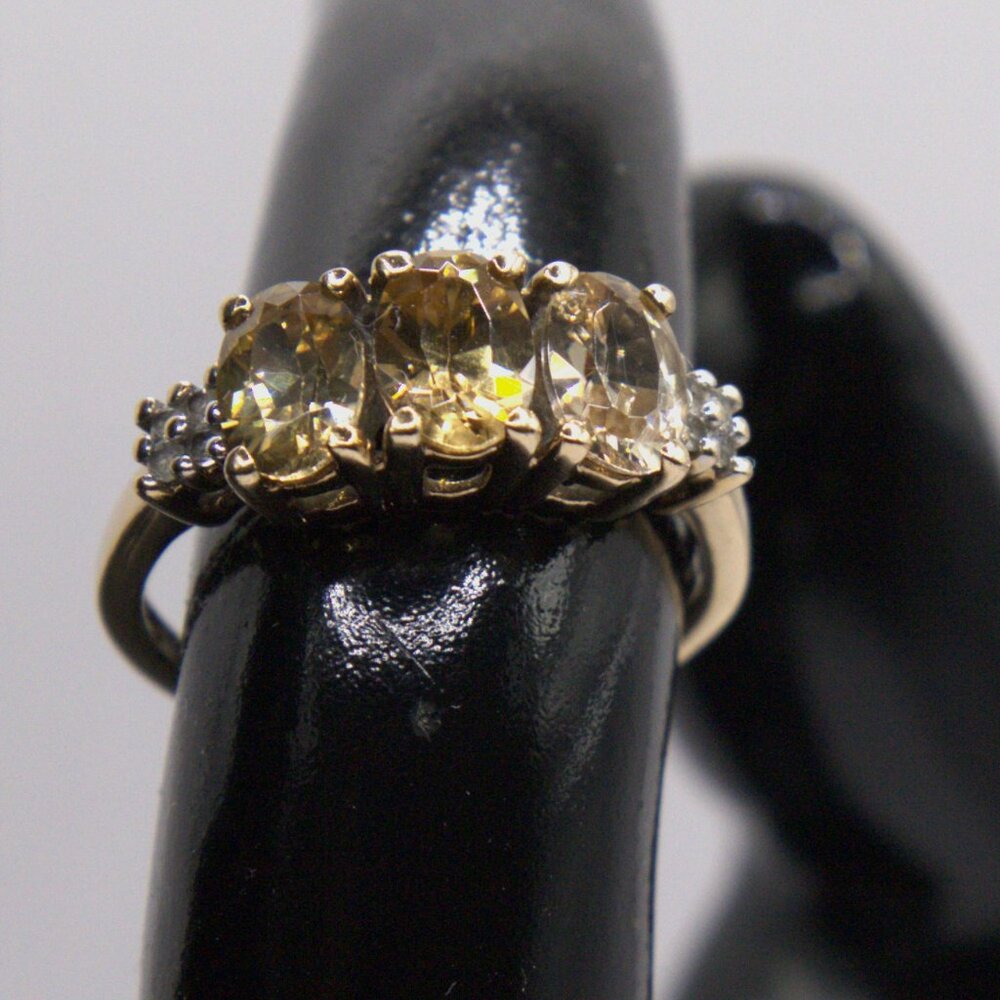 10KT GOLD YELLOW ZIRCON RING